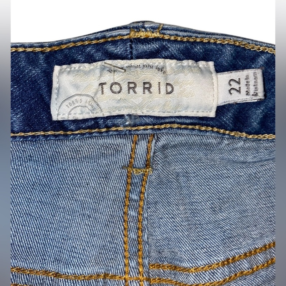 Shorts - Picture 3 of 3